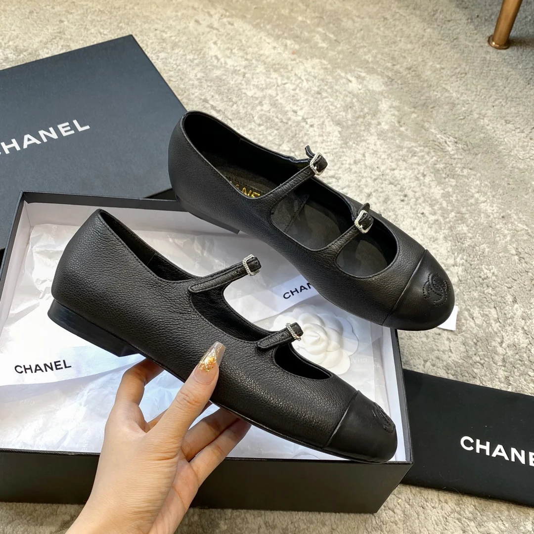 Новинка сезона весна/лето 2023 от Chanel - туфли Мэри Джейн с двойной пряжкой - черные.