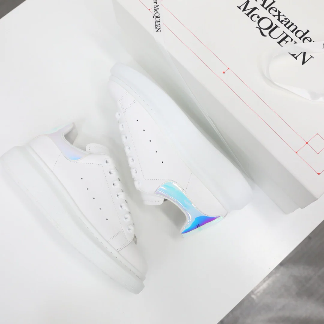 Классические белые кроссовки McQueen - светоотражающие, сине-розовые