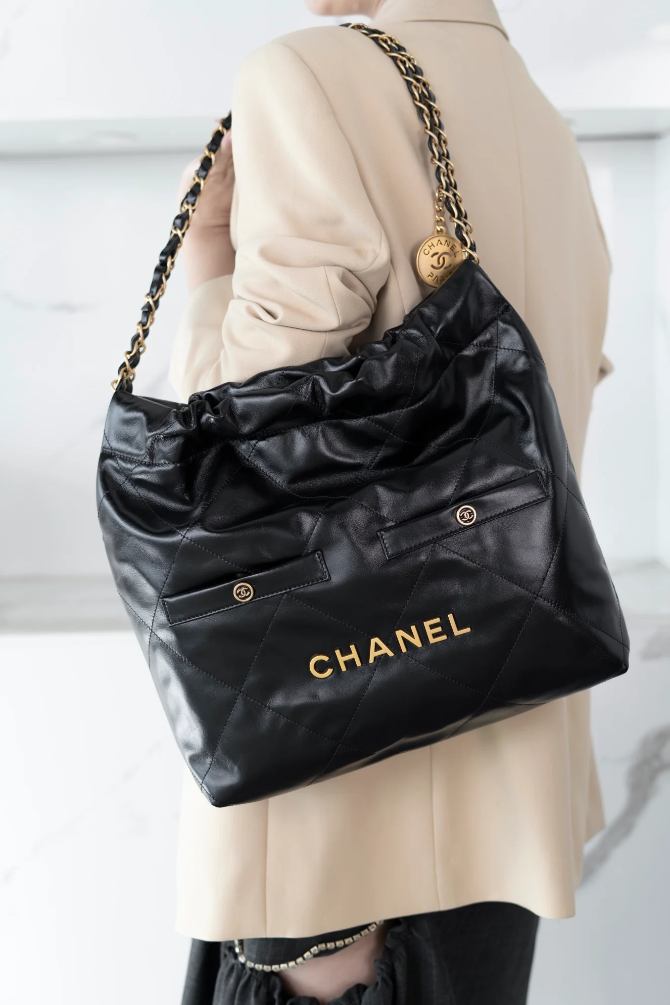 Мусорный мешок Chanel 22bag с двумя карманами, маленький, черный.