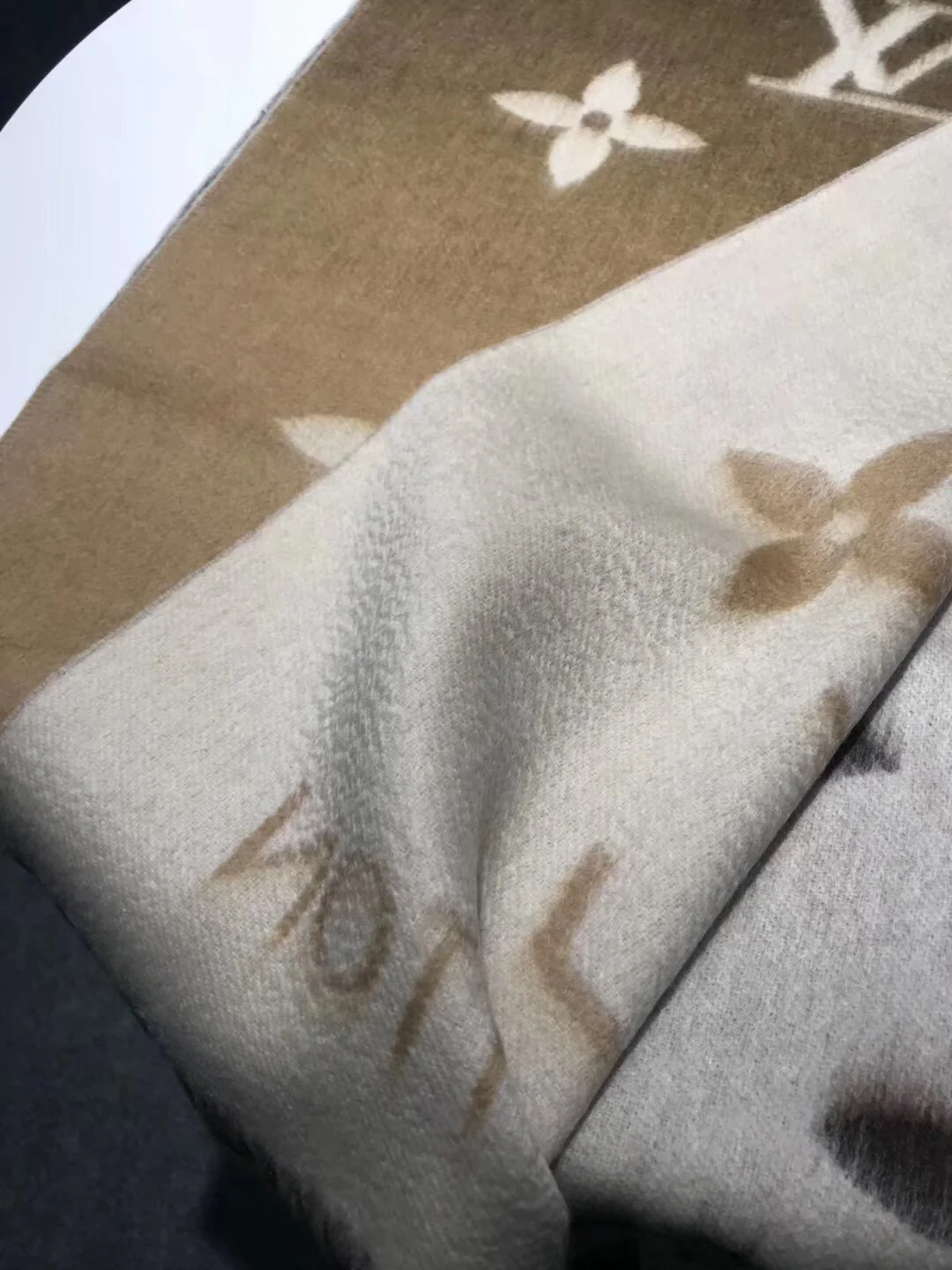 LV-reykjavik-gradient scarf-100-cashmere-45-180cm