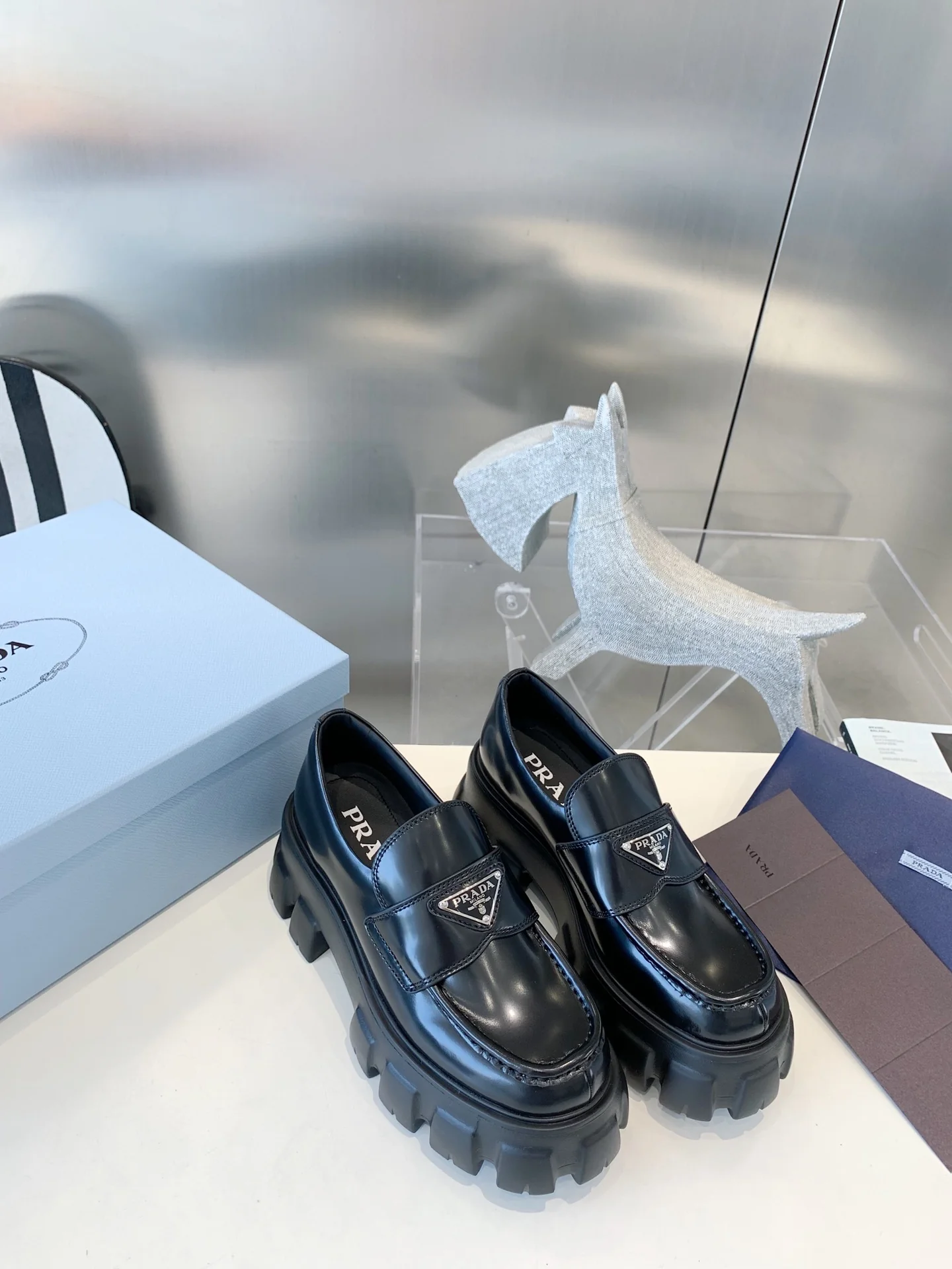 Лоферы Prada Gear - Черные - 1