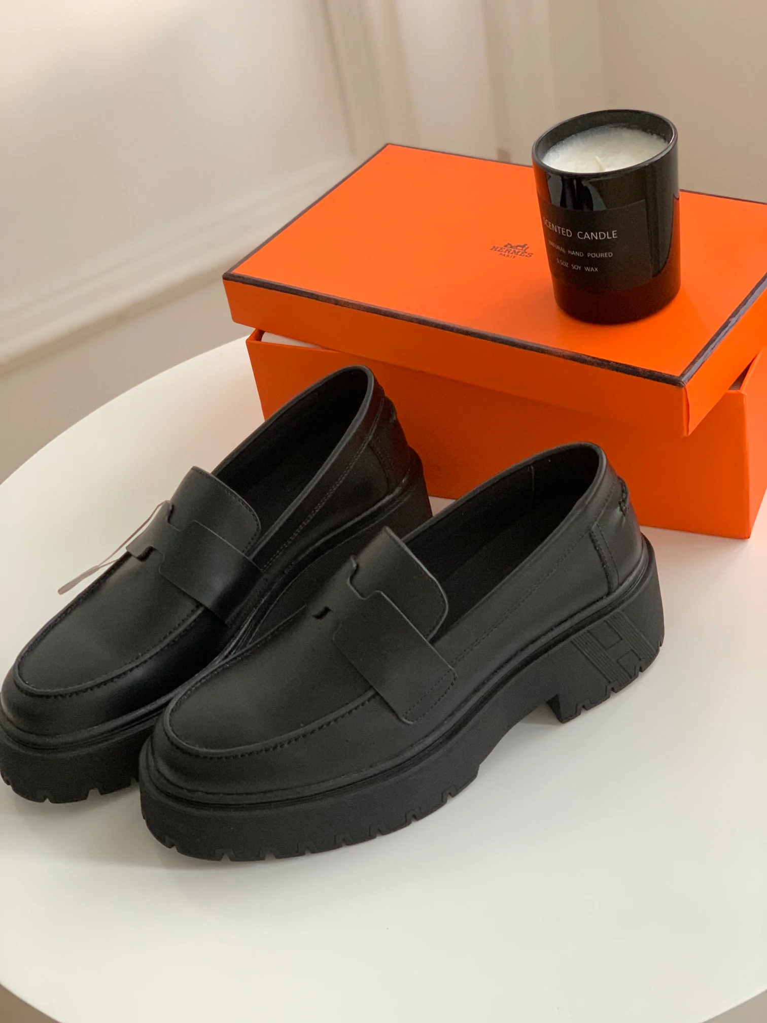 Новинка сезона осень/зима 2023 от Hermes - Лоферы Hitch - Черные