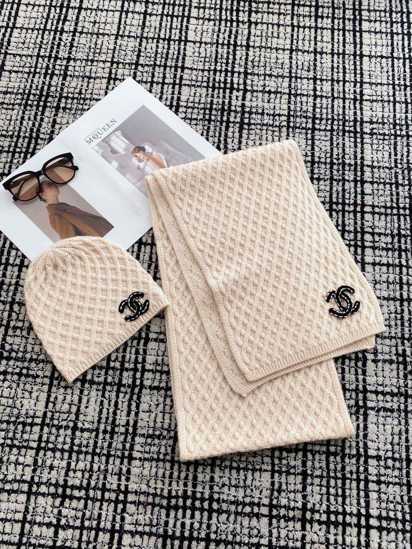 Вязаный шерстяной шарф Chanel 2024 года - кремовый