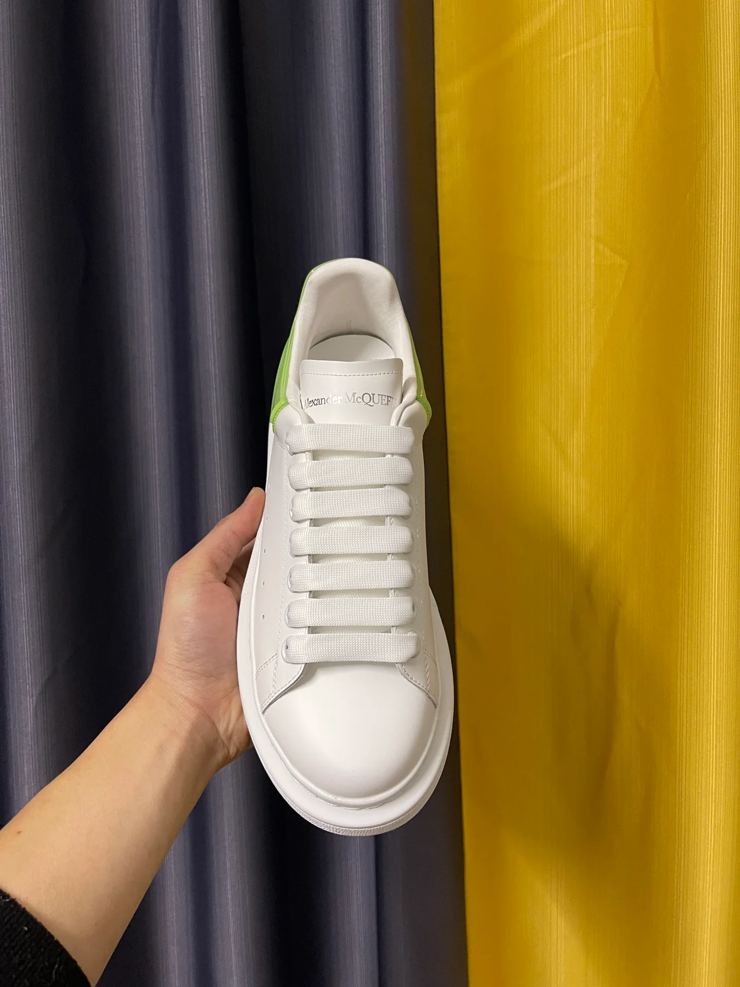 Классические белые кроссовки McQueen - унисекс - светло-зеленый резиновый каблук - премиум-издание