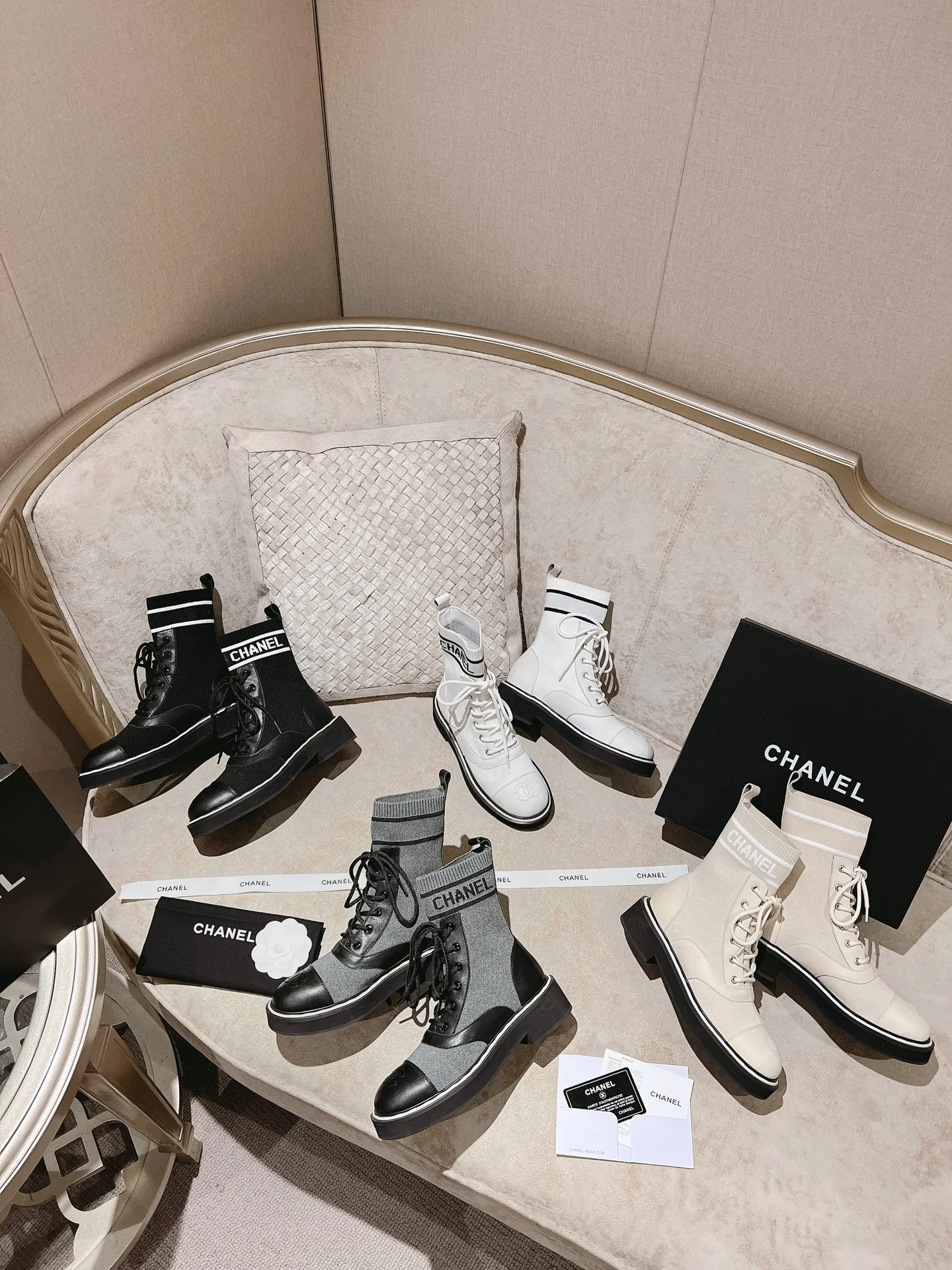 Коллекция Chanel с парижского подиума - лоферы/ботфорты унисекс - изображение коллекции