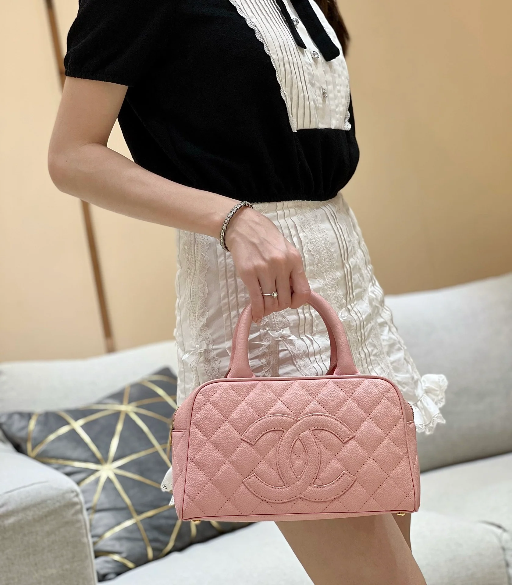 Винтажная сумка-боулинг Chanel из икорной кожи — розовая — выбор Дженни