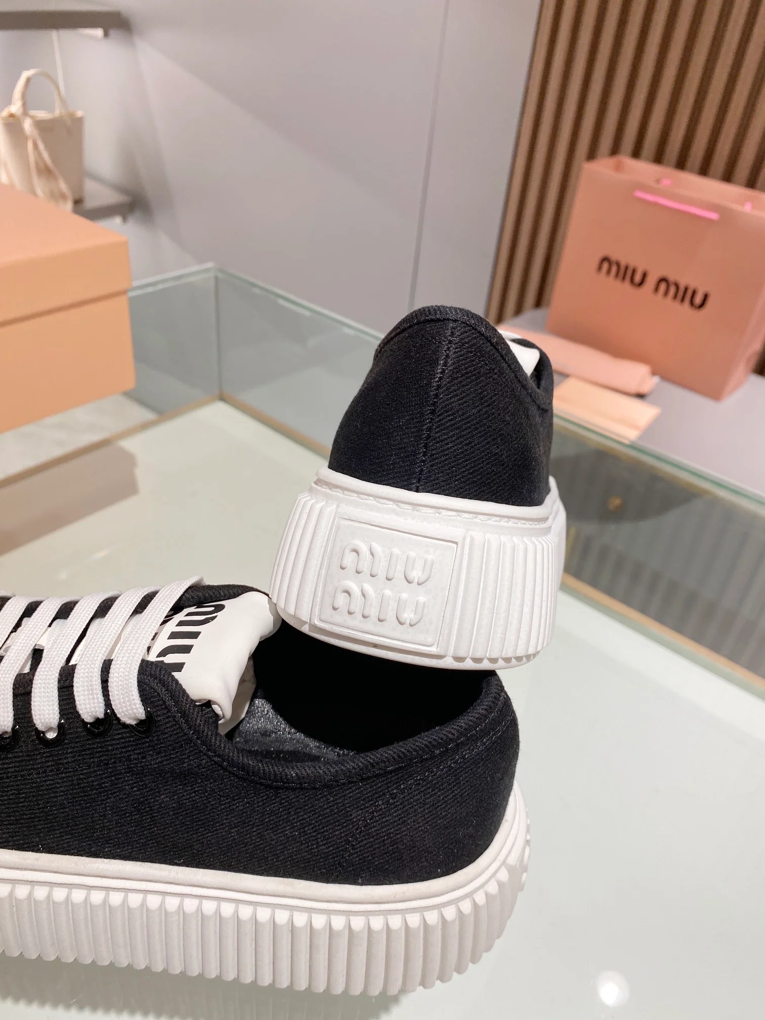 Коллекция Miu Miu 2023 года с подиума - Лоферы