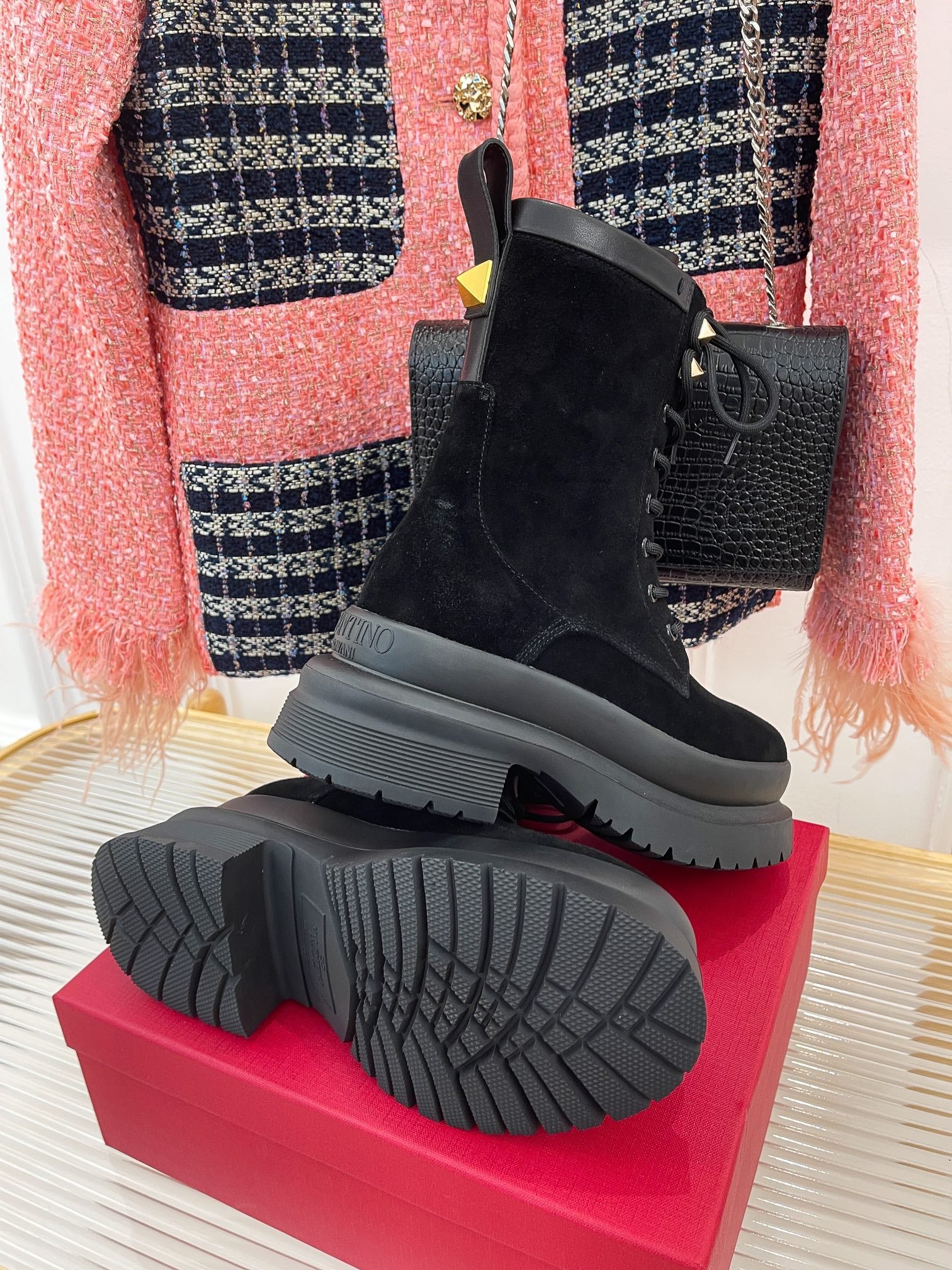 Новинка сезона осень/зима 2022 от Valentino - Ботинки Dr. Martens - 1