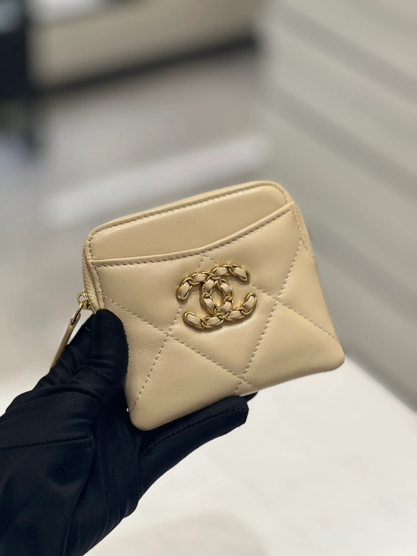 Кошелек-кардхолдер Chanel 19 Series - Toast на молнии - бежевый