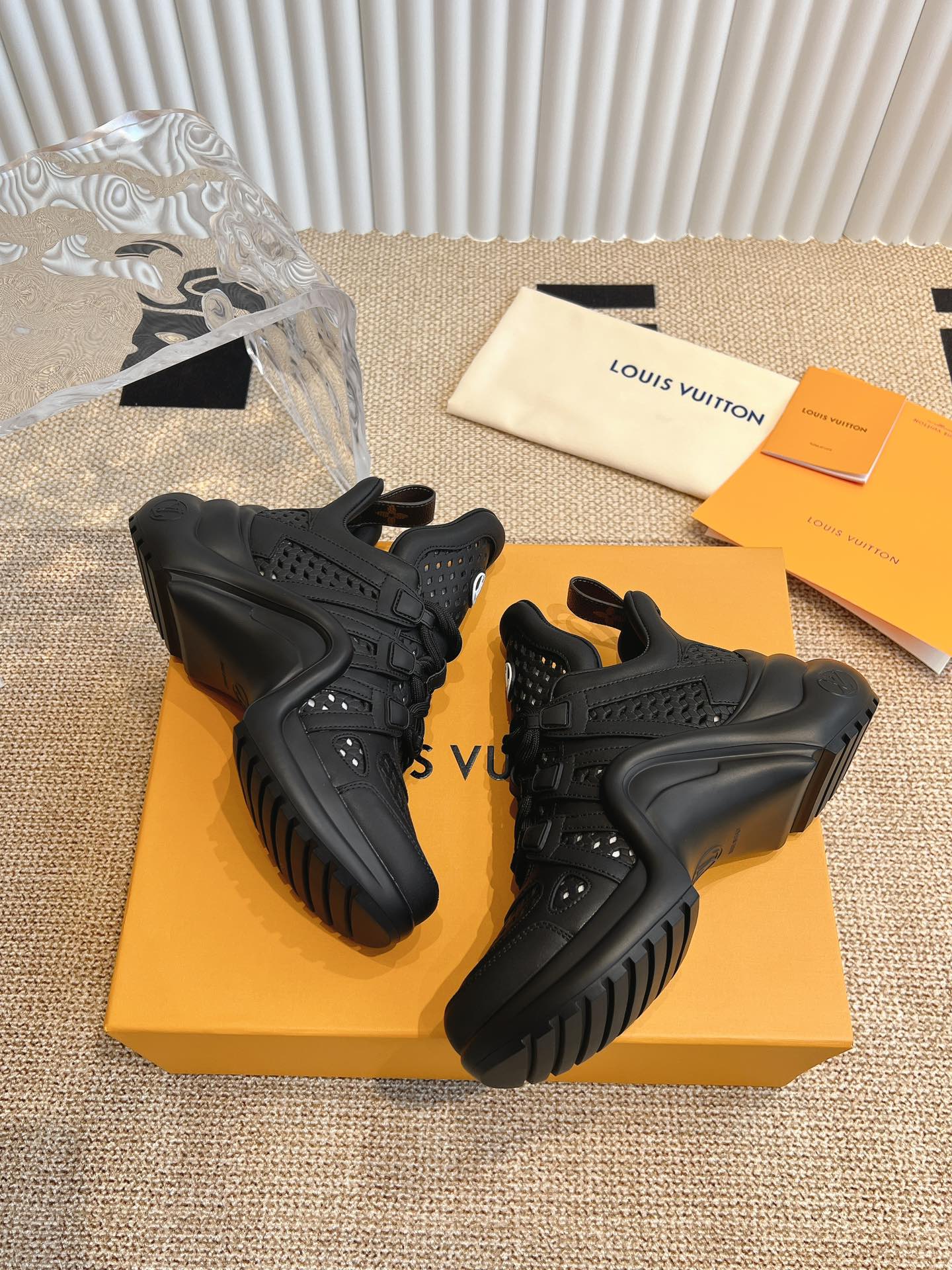 Повседневные туфли на платформе LV-2024 - черные