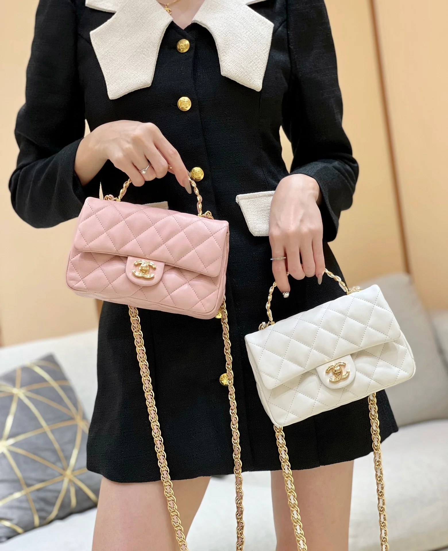 Ручка Chanel 23a CF со стразами - белая