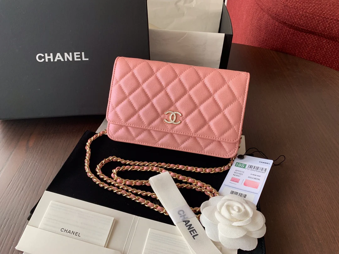 Chanel WOC Жемчужный узор в виде шариков, пуговица из телячьей кожи с эмалью