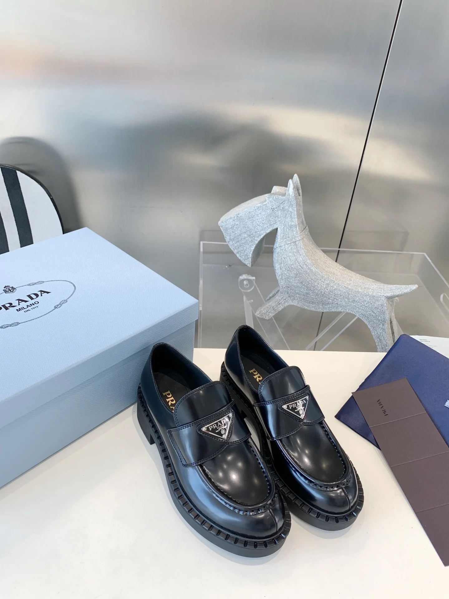 Лоферы Prada Gear - черные