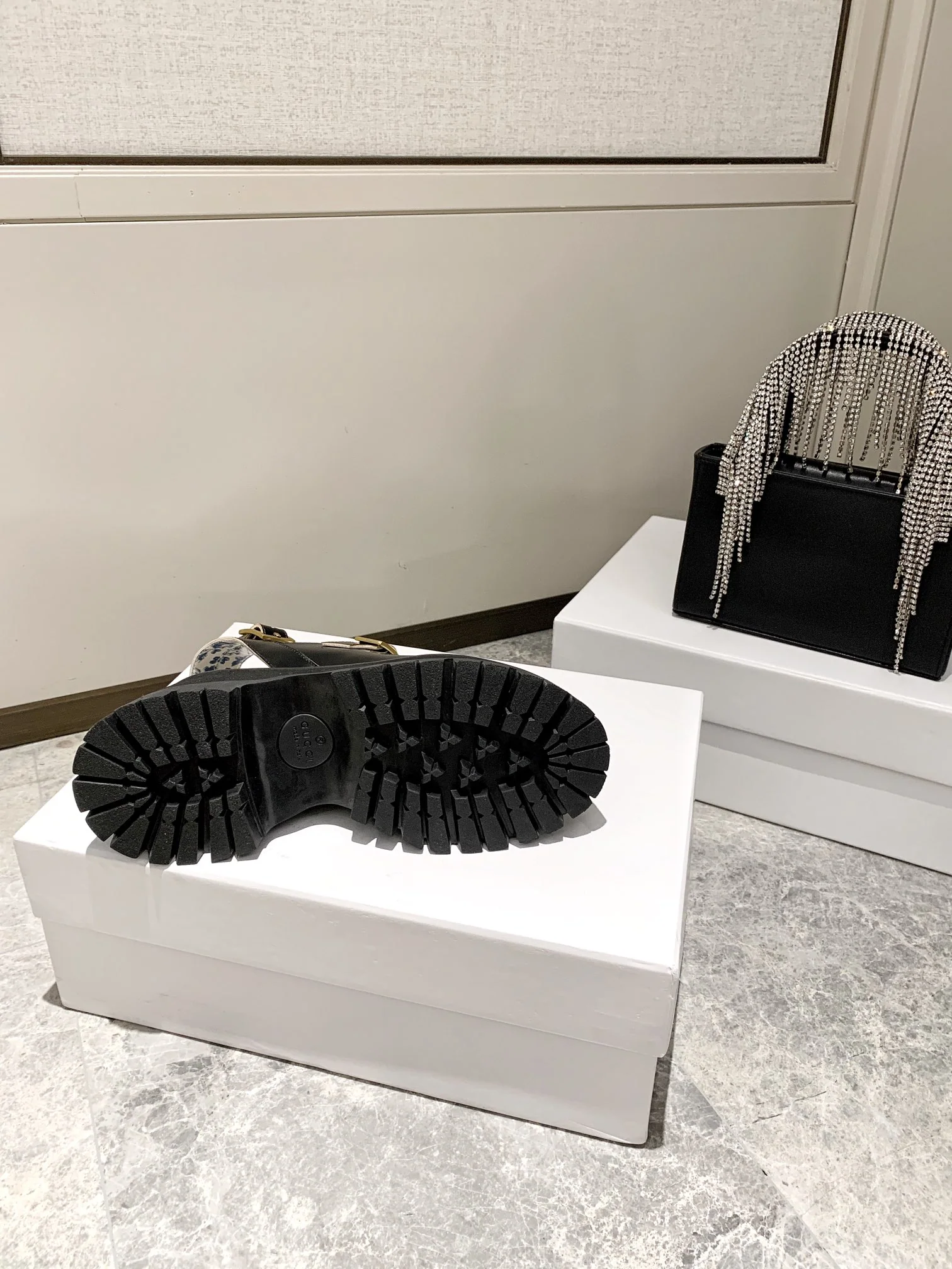 Сандалии Gucci Retro Street с пряжкой на платформе