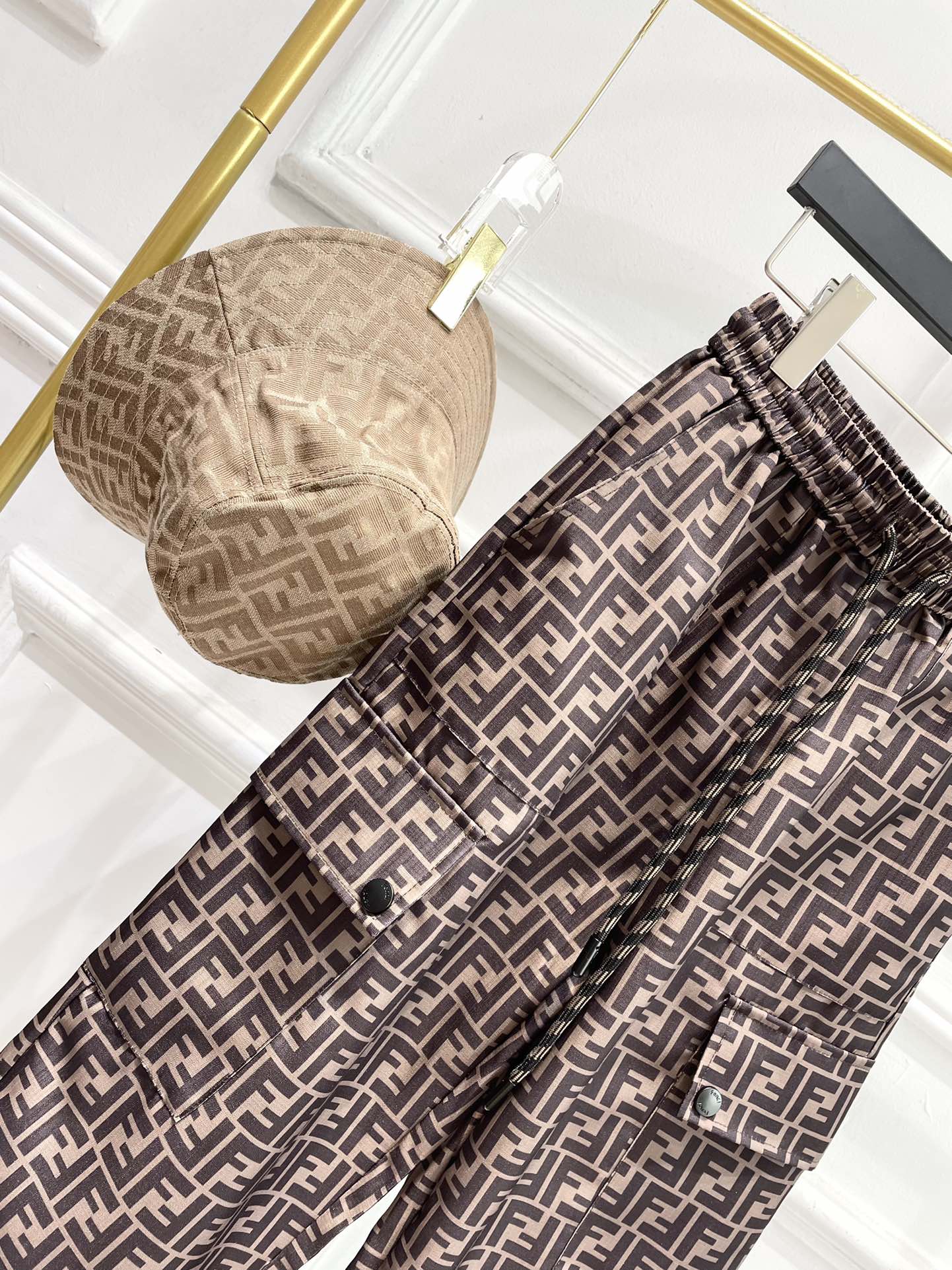 Fendi - 2403 - Весенне-летние рабочие брюки в винтажном стиле (серия FF Jacquard)