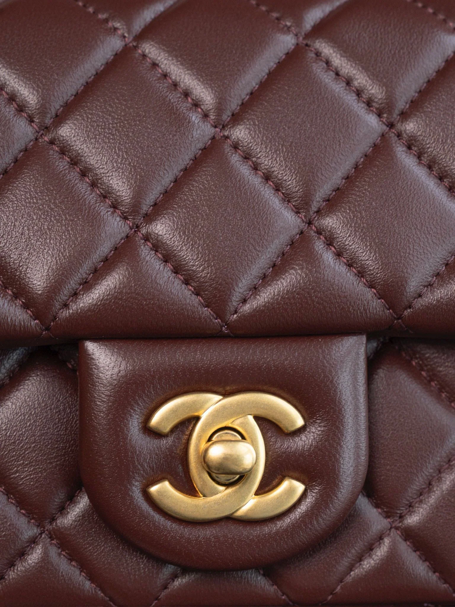 Мини-платье Chanel CF Gold Ball, бордовое.