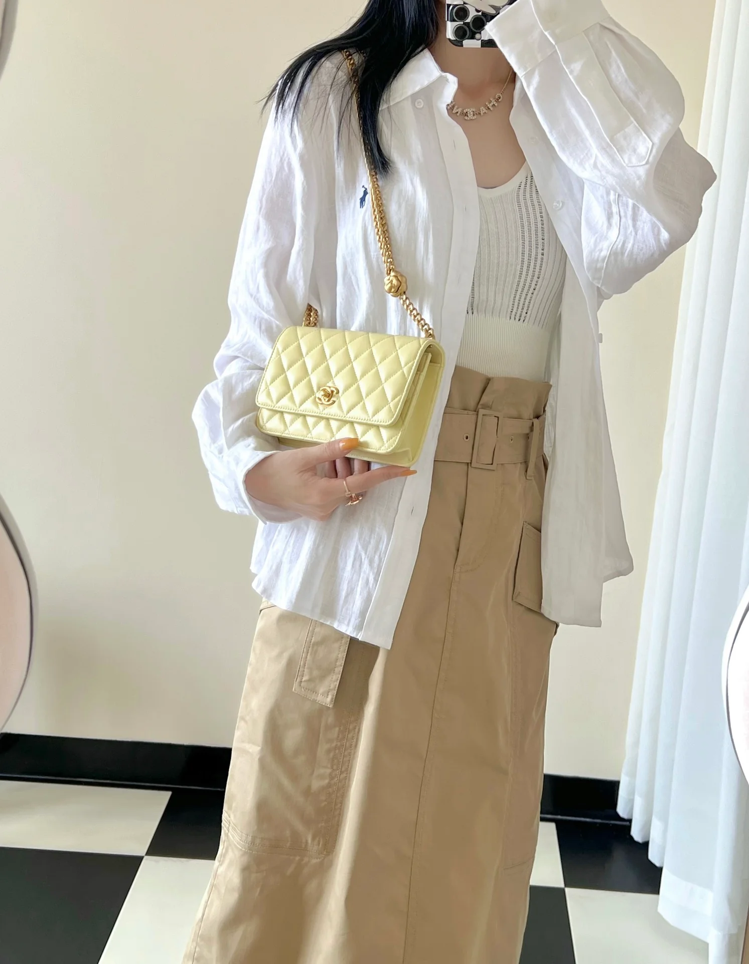 Новинка сезона весна/лето 2023 от Chanel - Сумка через плечо с цепочкой Camellia - WOC - Желтая 