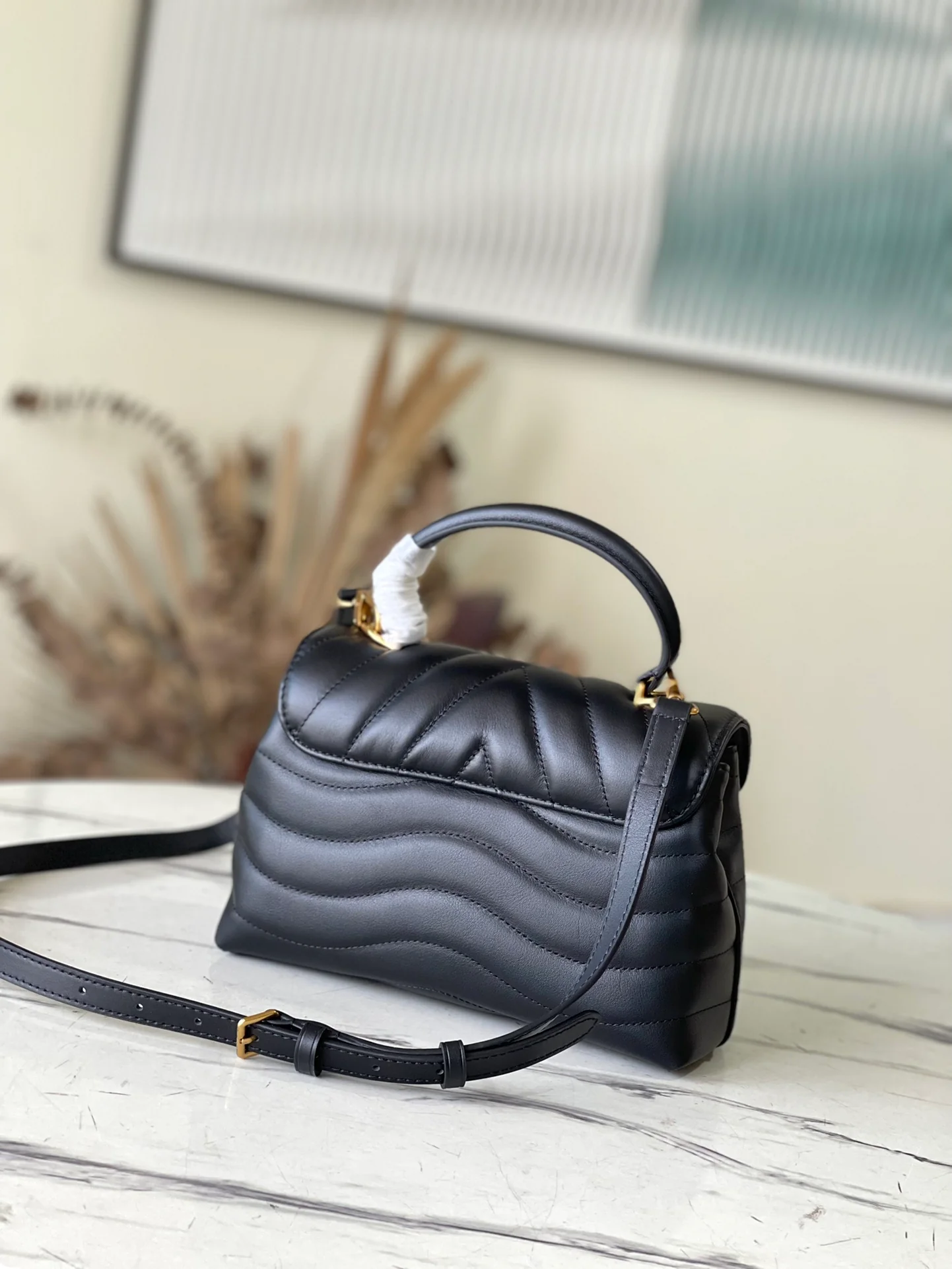 m21720-LV-hold-me-handbag-black