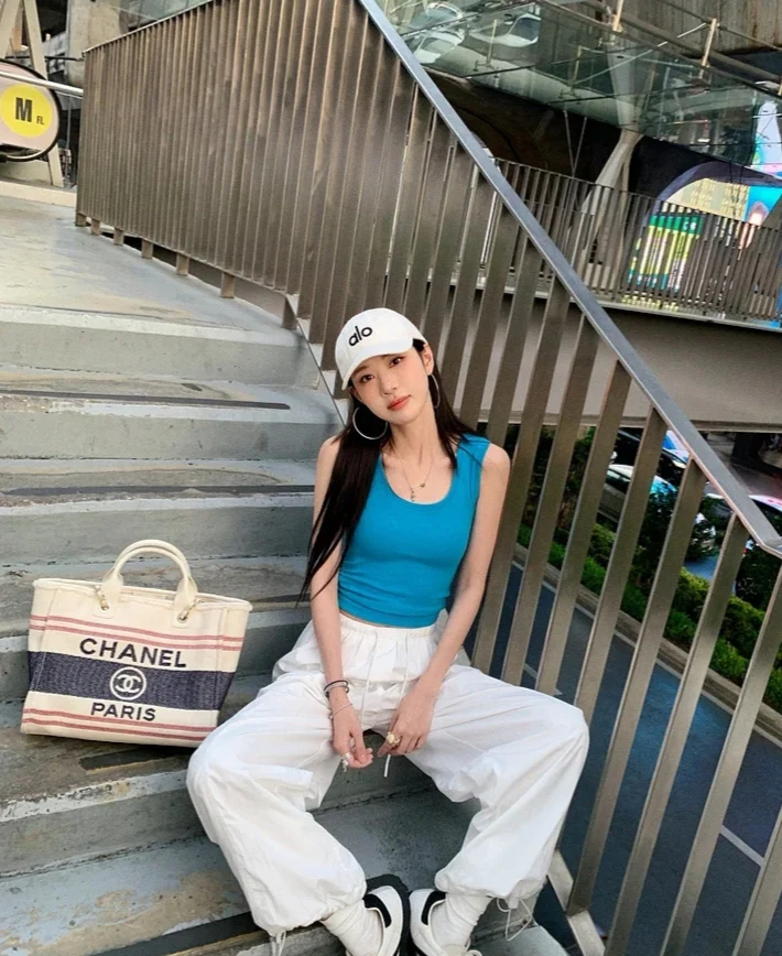 Пляжная сумка Chanel 25c, косметичка, красно-синяя.