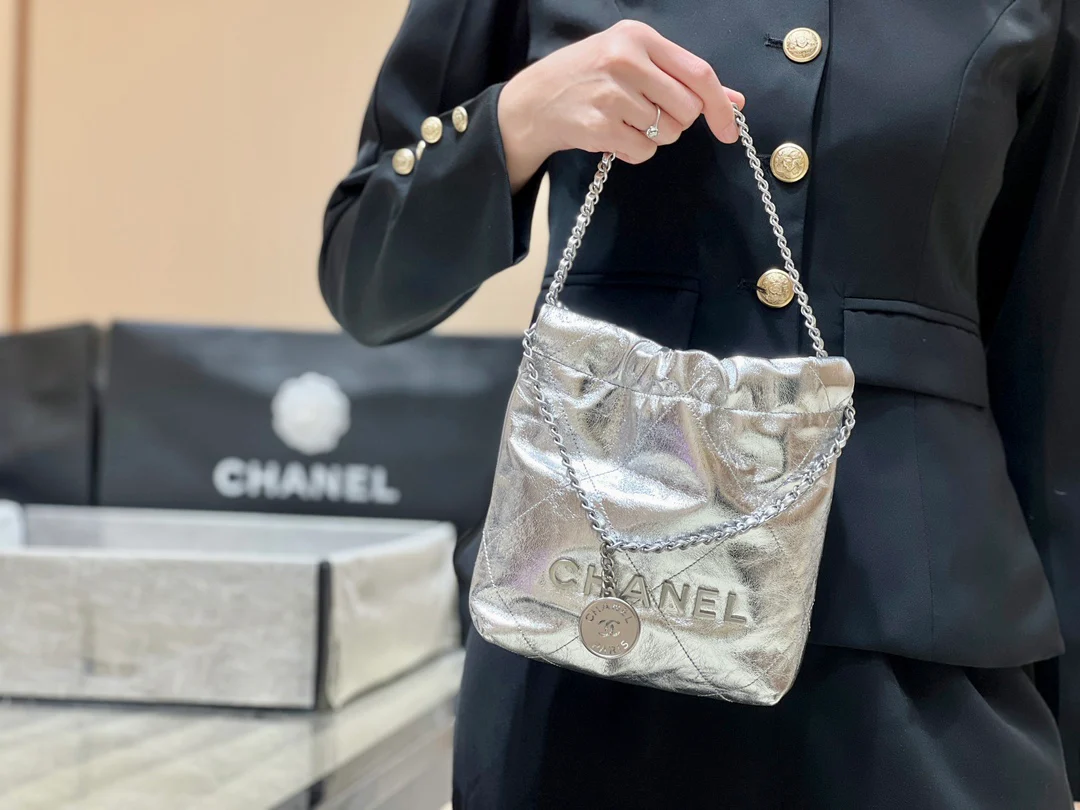Миниатюрная металлическая кожаная мусорная сумка Chanel 25c - серебристая