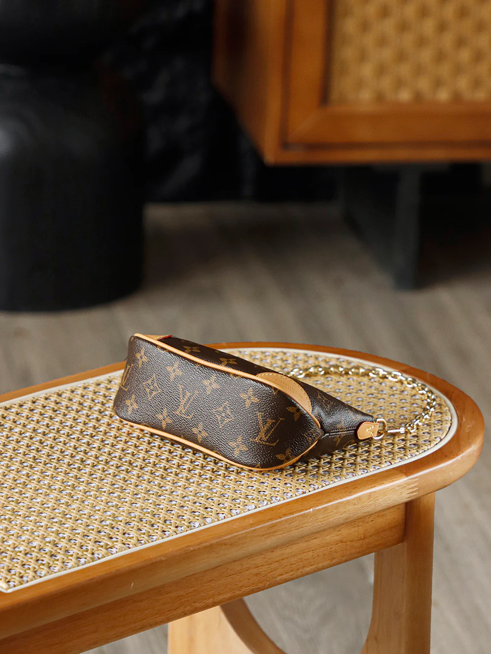 LV-m25519-nano-boulogne croissant