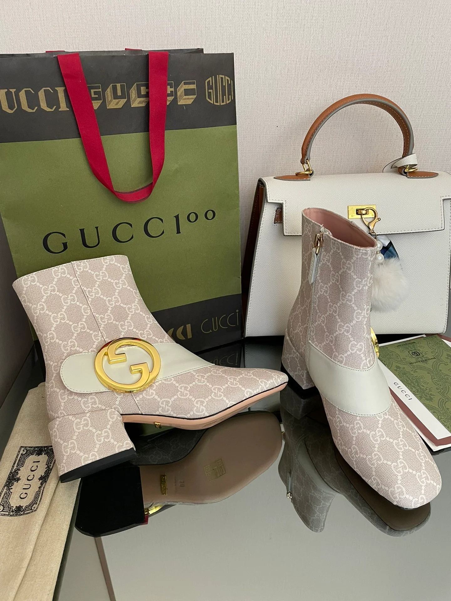 Gucci - Ботинки на низком каблуке - Монограммный узор - Белый