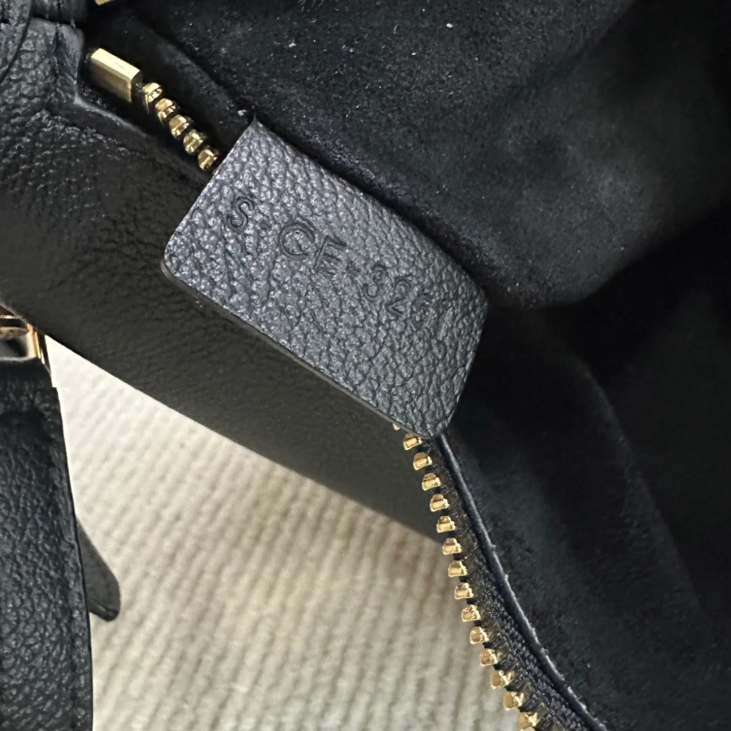 Сумка Celine-Lulu Crescent Bag — черная