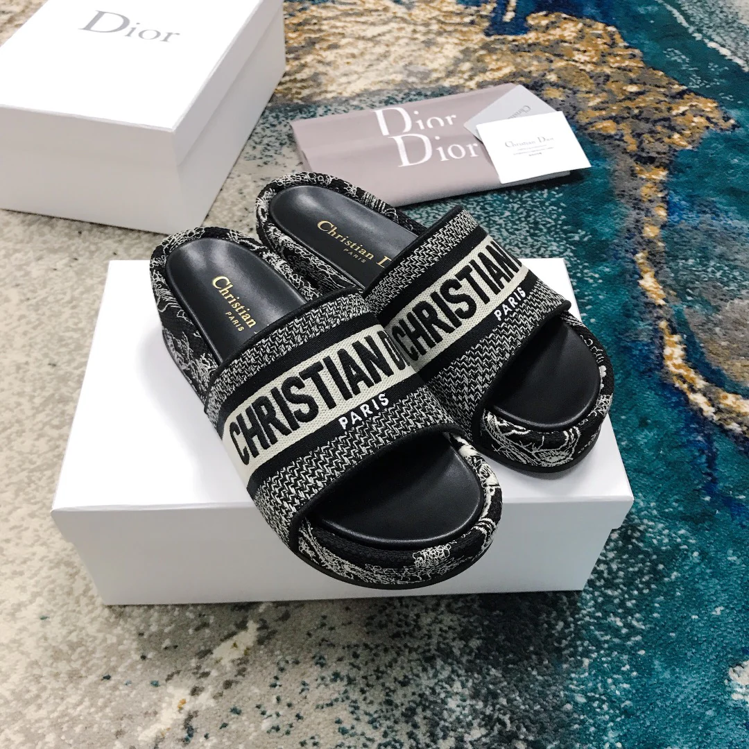Dior - Черные сандалии на платформе