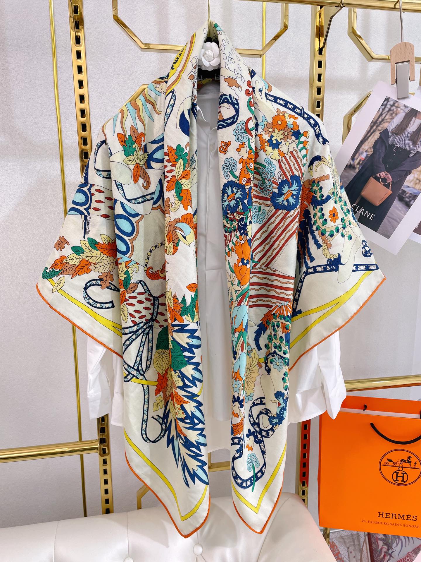 Шарф Hermes - ?Коронация короля четырех времен года? (квадратный) - 140 см - 70% кашемир - 30% шелк - белый