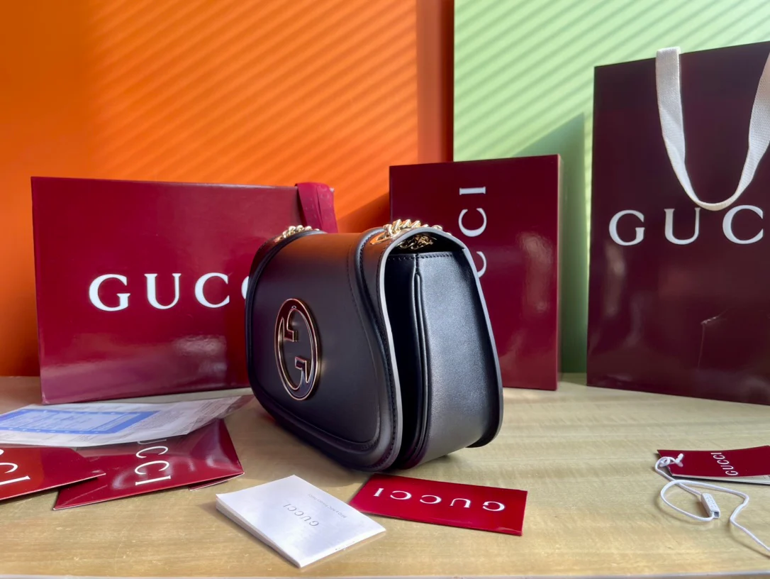 Ремешок на плечо Gucci 2025 из черной кожи с золотой цепочкой - синий