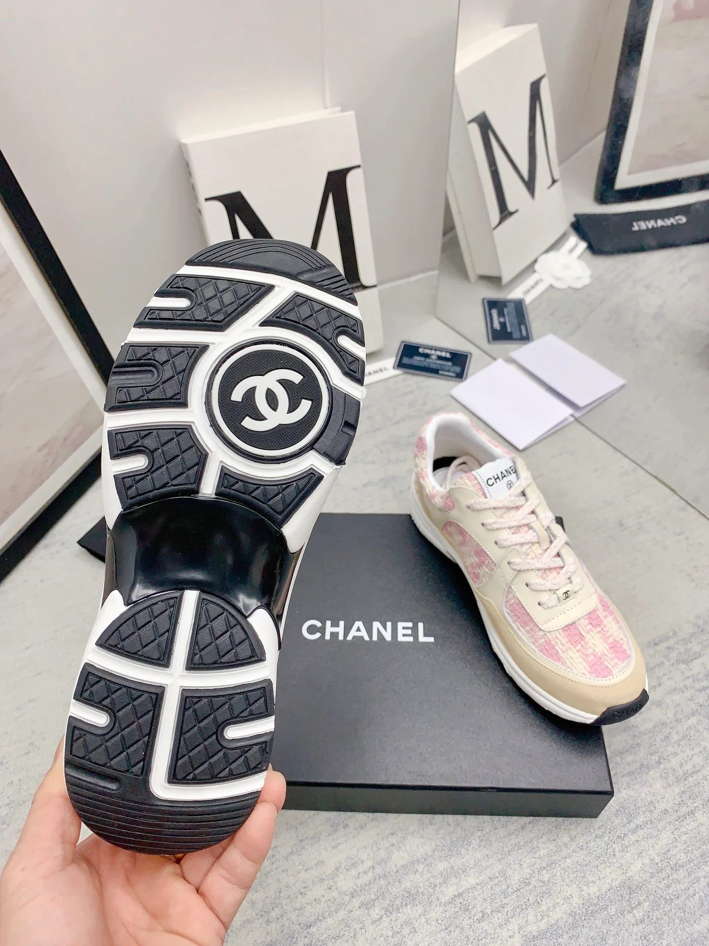 Chanel - Твидовые кроссовки в стиле пэчворк - Повседневные кроссовки - Розовые