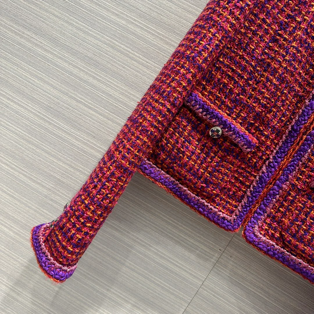 Chanel - 2403 - Новинка ранней весны: короткий жакет из красной и фиолетовой клетчатой ??марли.