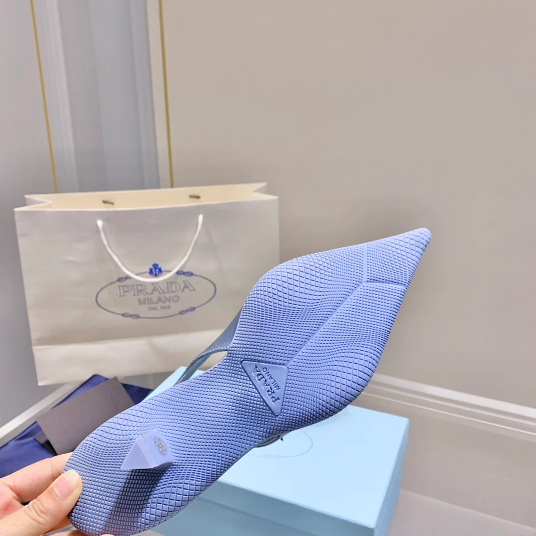 Prada - Туфли на низком каблуке