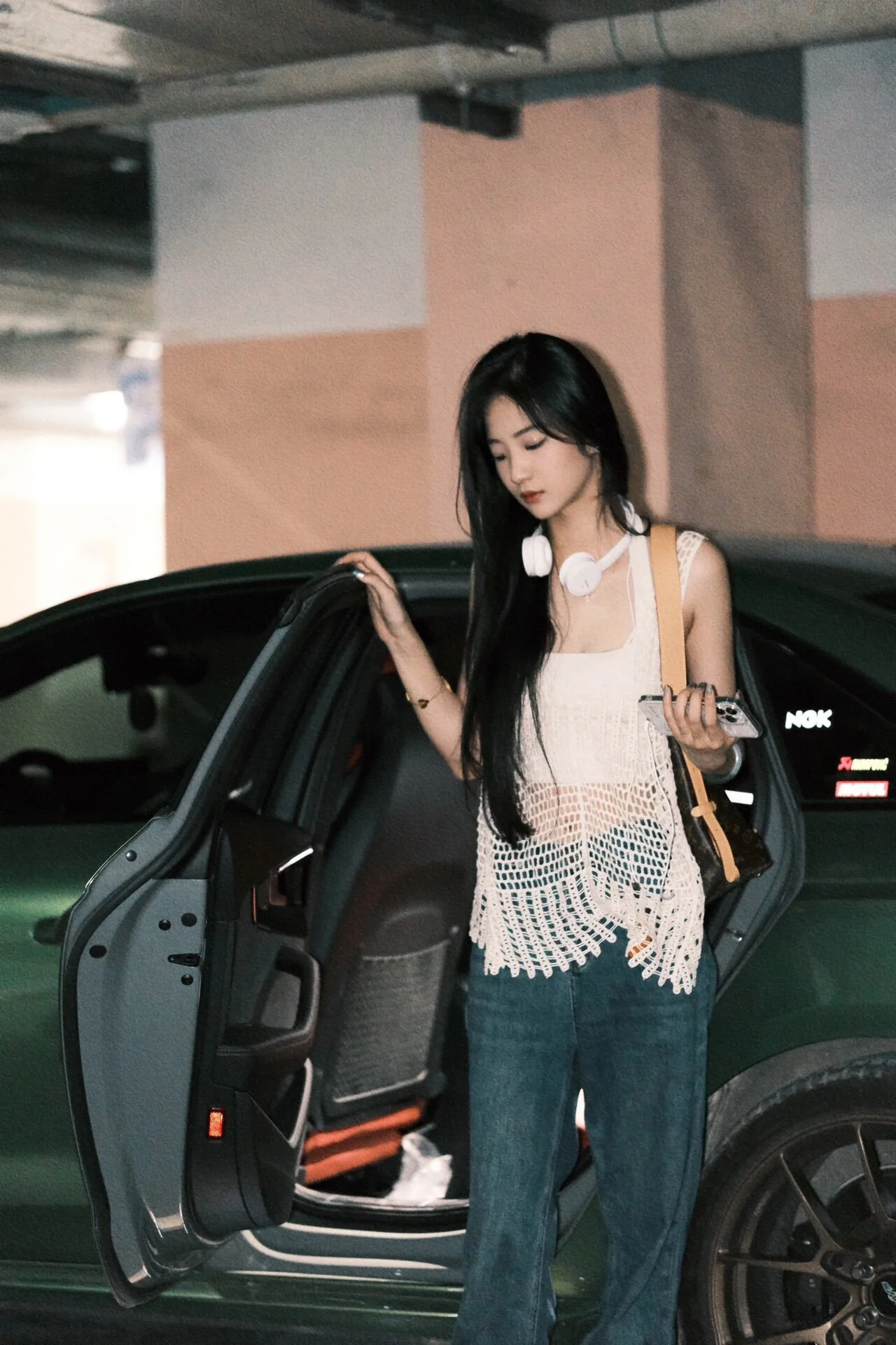 m46203-LV-carryall-pm-Shoulder Bag-Classic Monogram Canvas