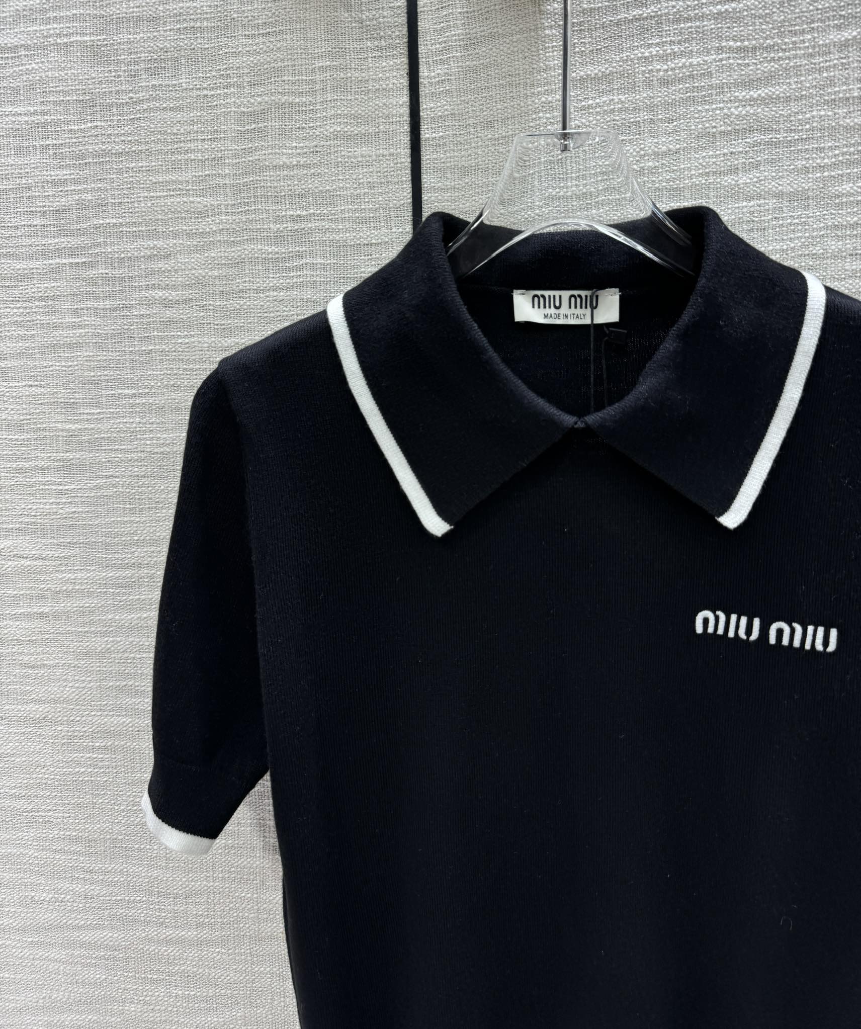 Miu Miu - 2404 - Трикотажная футболка-поло с коротким рукавом и воротником-поло в стиле колор-блок - Черная