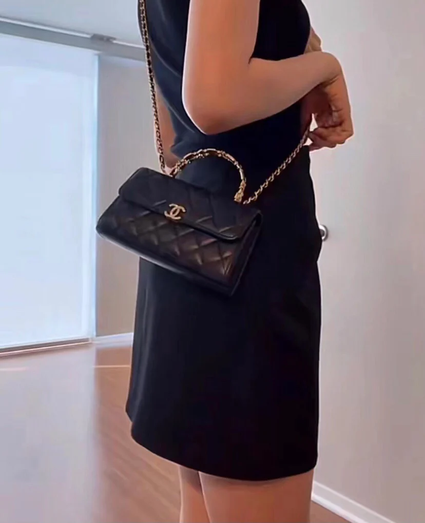 Сумка Chanel 2022 с эмалированными ручками - Черная - Большая