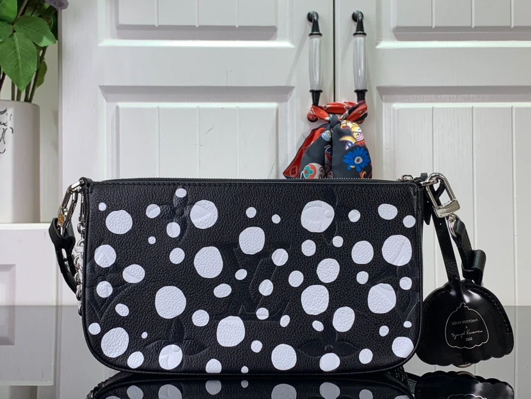 m46410-LV-lv-x-yk-multi-pochette-accessoires-сумочка