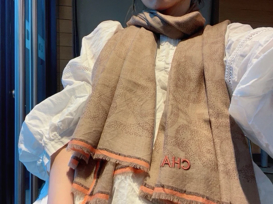 Шарф Chanel 2024 Metallic Camellia Scarf - коричневый