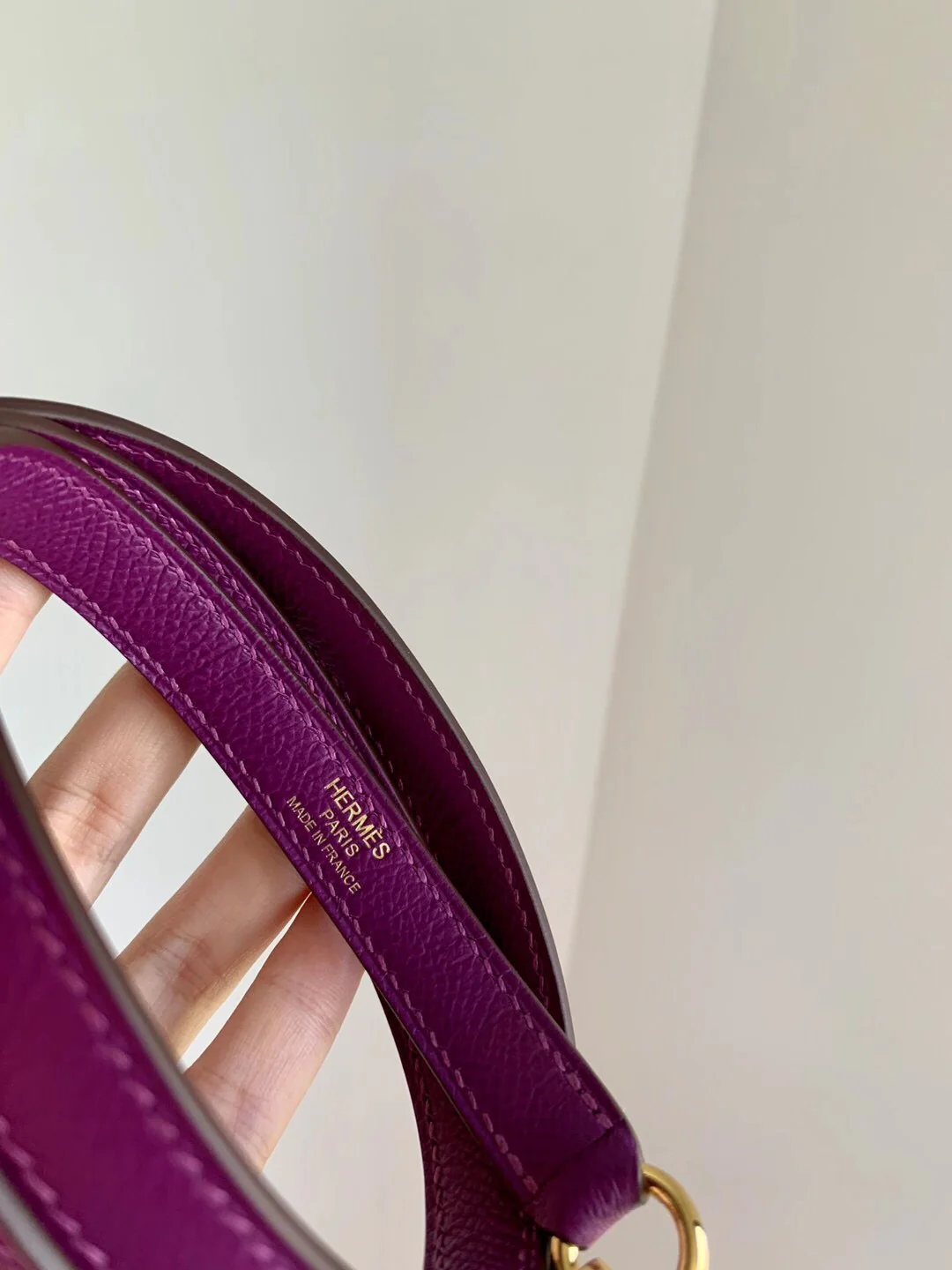 пряжка hermes-kelly-25-p9 анемона фиолетово-эпсом-золотая