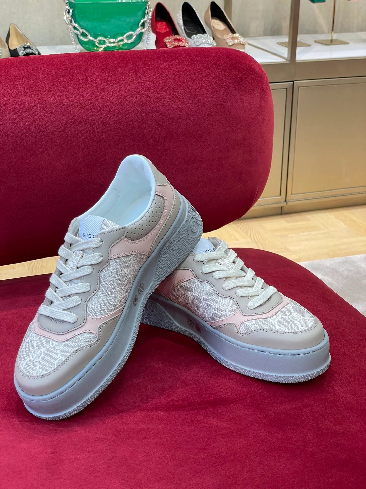 Gucci - Новинка сезона осень/зима 2022 - Туфли цвета 