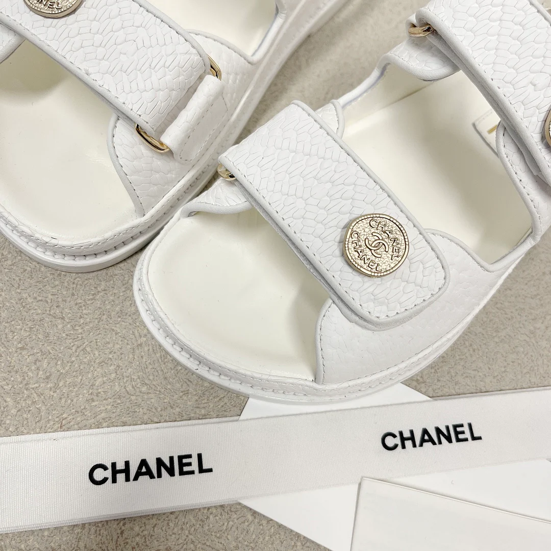 Chanel - Белые кожаные сандалии в клетку - 1