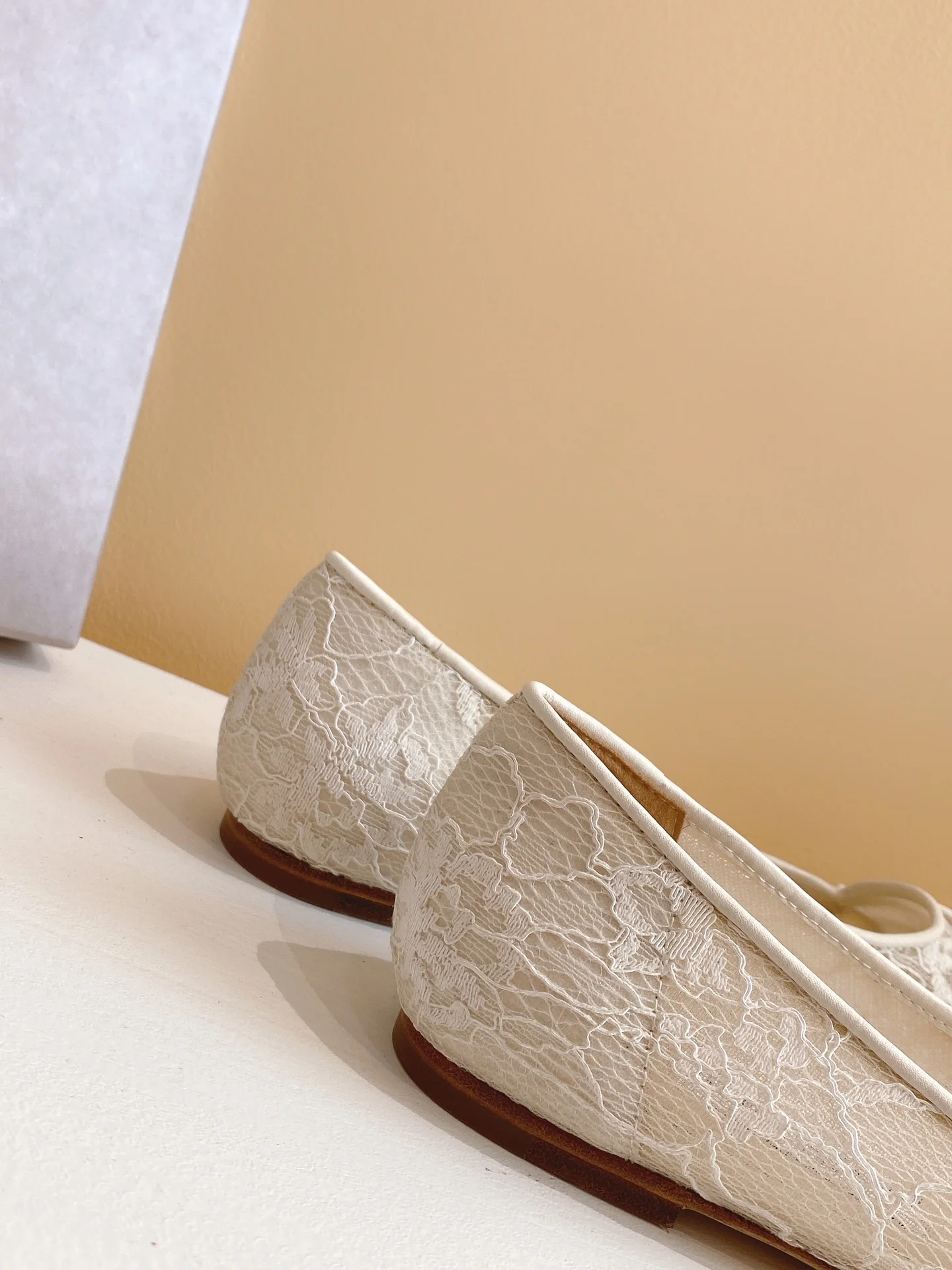 Туфли-балетки Jimmy 22ss из кружева и овечьей кожи - абрикосовые