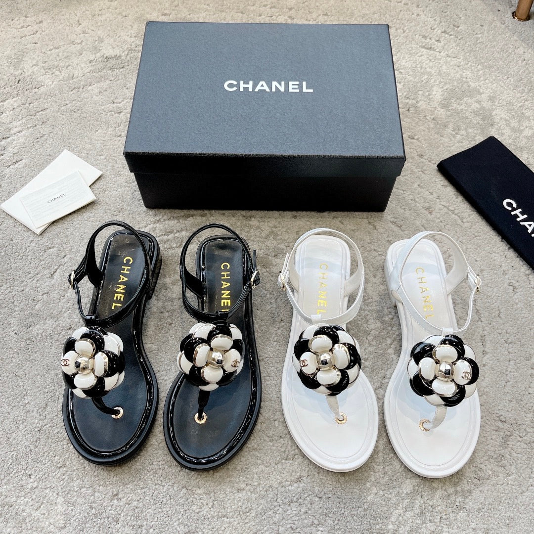 Новинка сезона весна/лето 2023 от Chanel - Коллекция сандалий Camellia - Сандалии Camellia - Черные