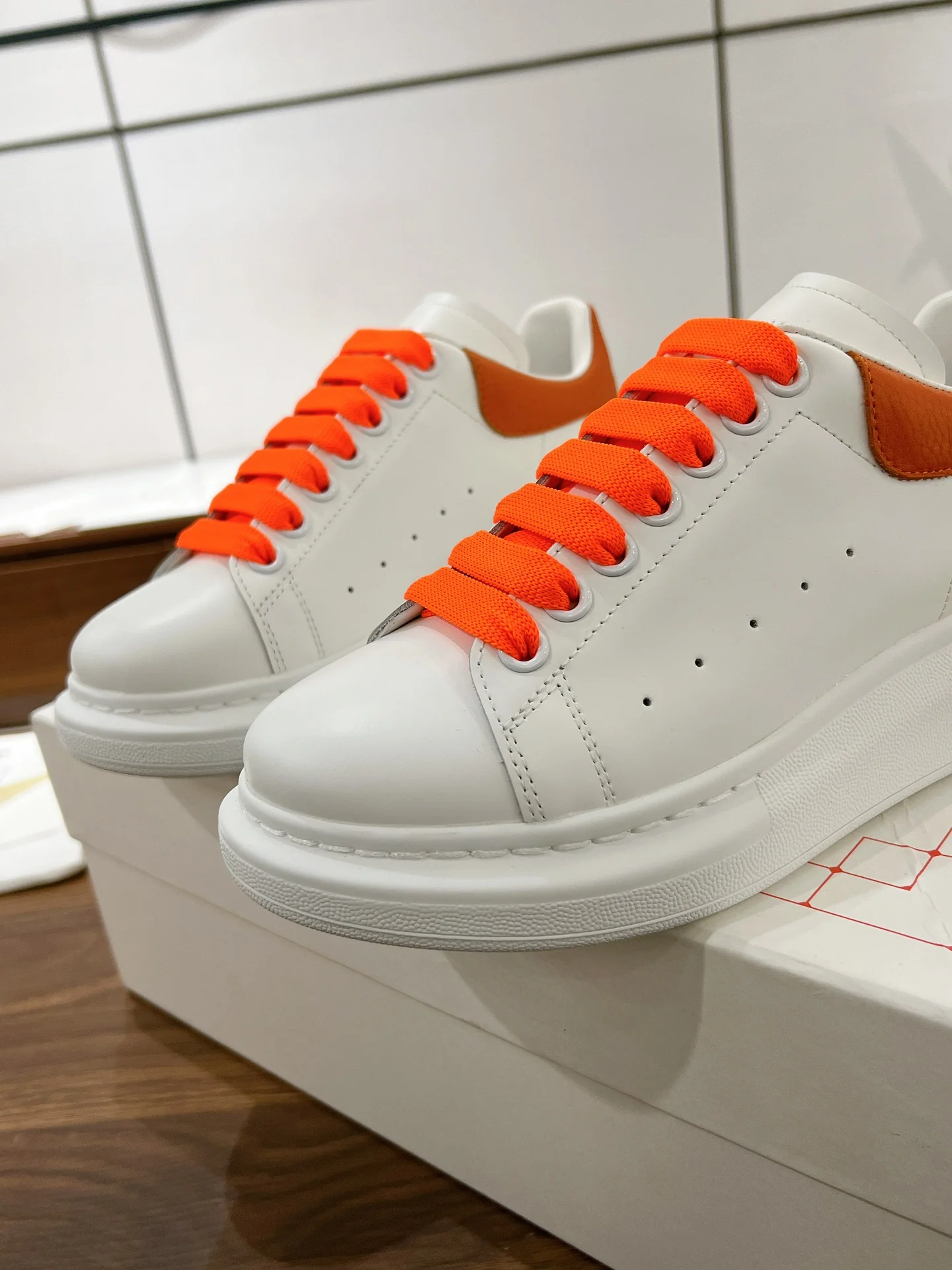 Скейтбордные кроссовки McQueen 2024 — оранжевые