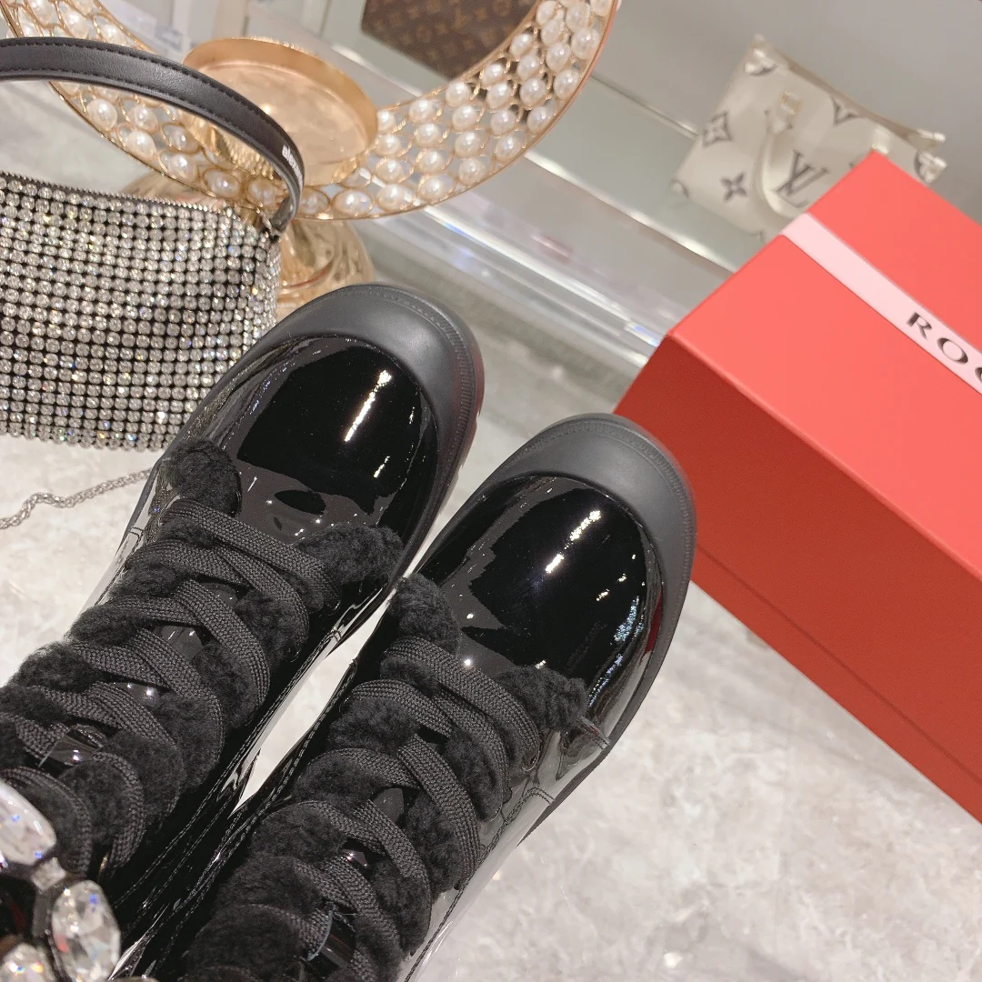 Стриженая шерсть - стразы - кожаные сапоги с пряжками