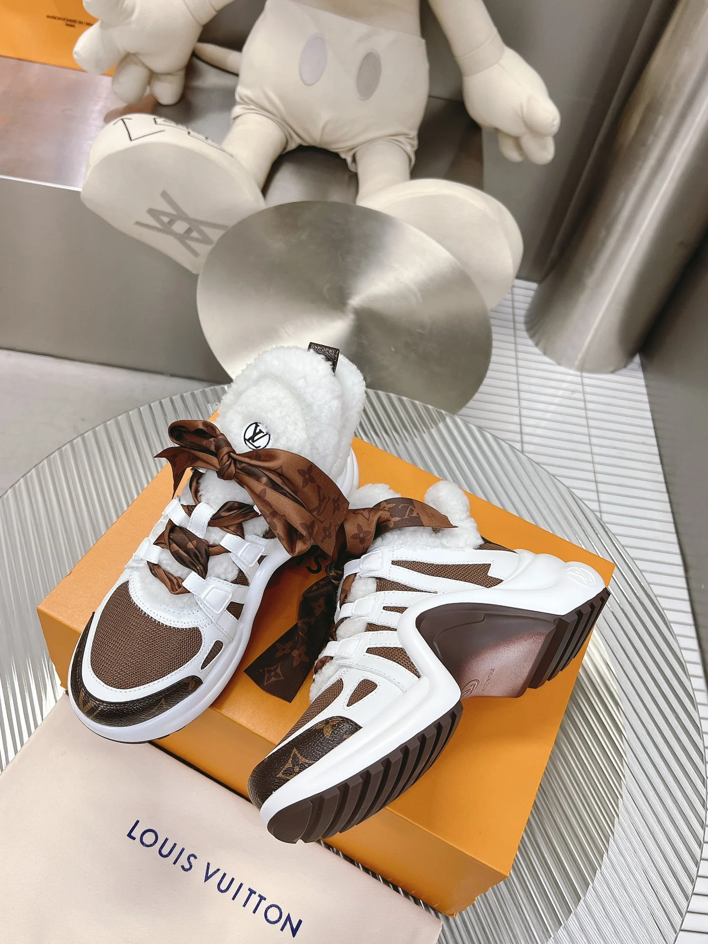 LV - Массивные туфли из шелковой кожи - Коричневые