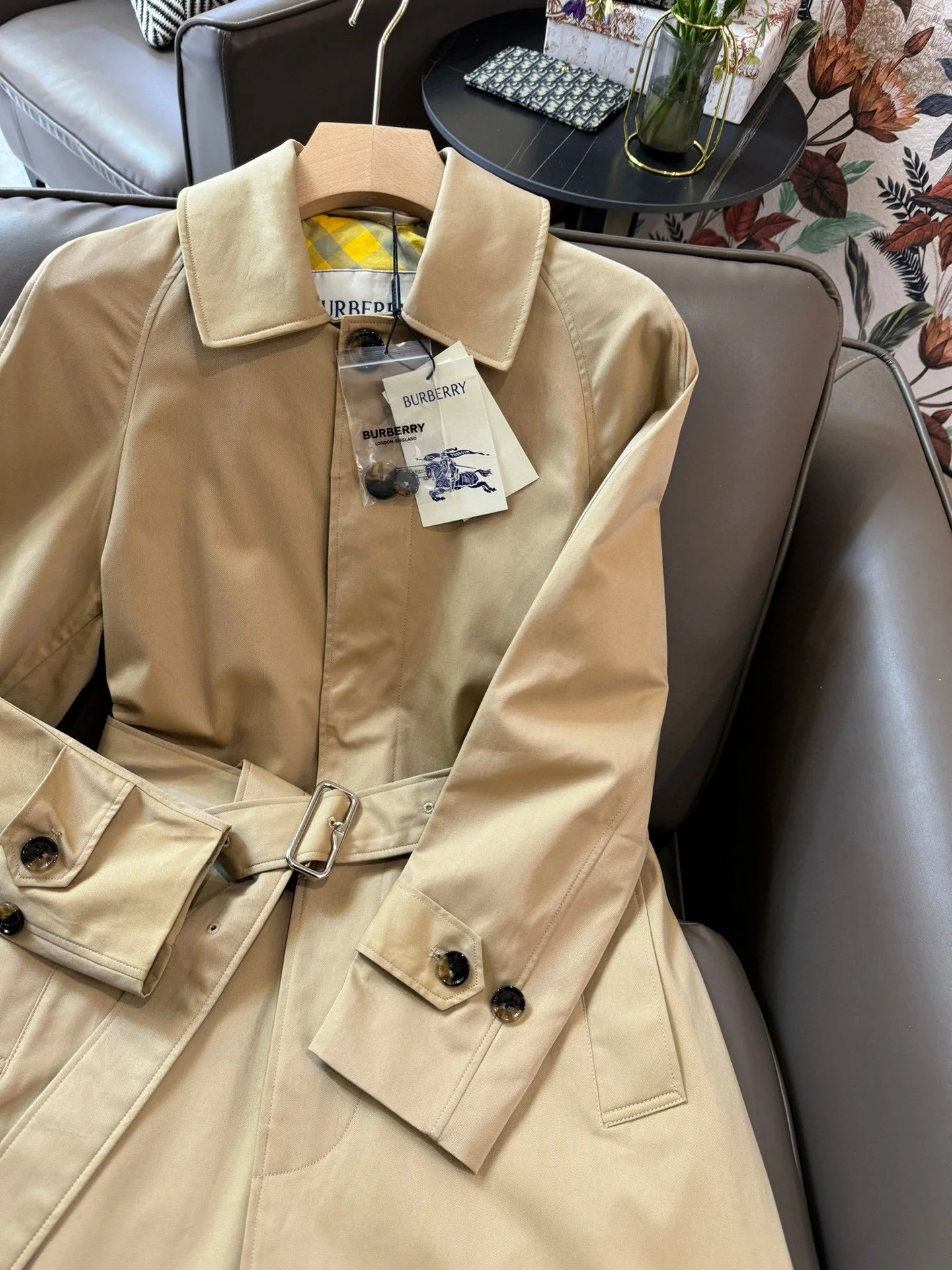 Тренч Burberry 2403-24ss на шнуровке, светло-коричневый.