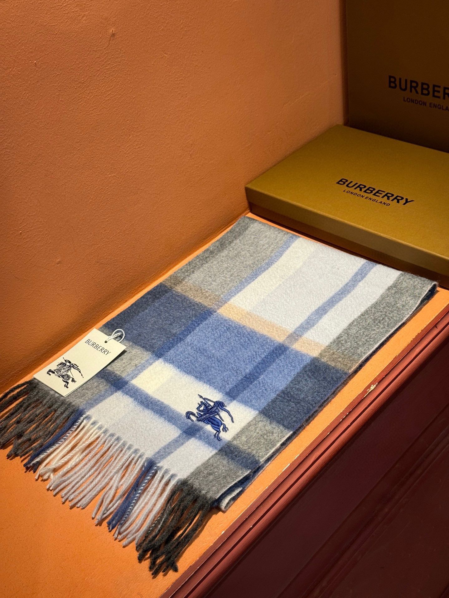 Классический клетчатый шарф Burberry 2024 — синий