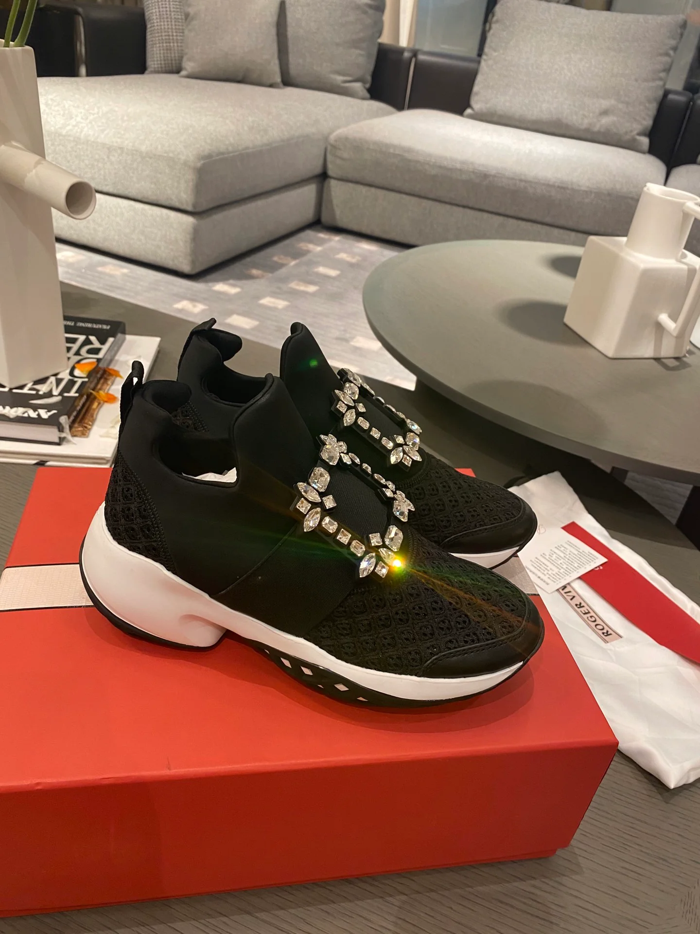 Кроссовки с пряжками - черные