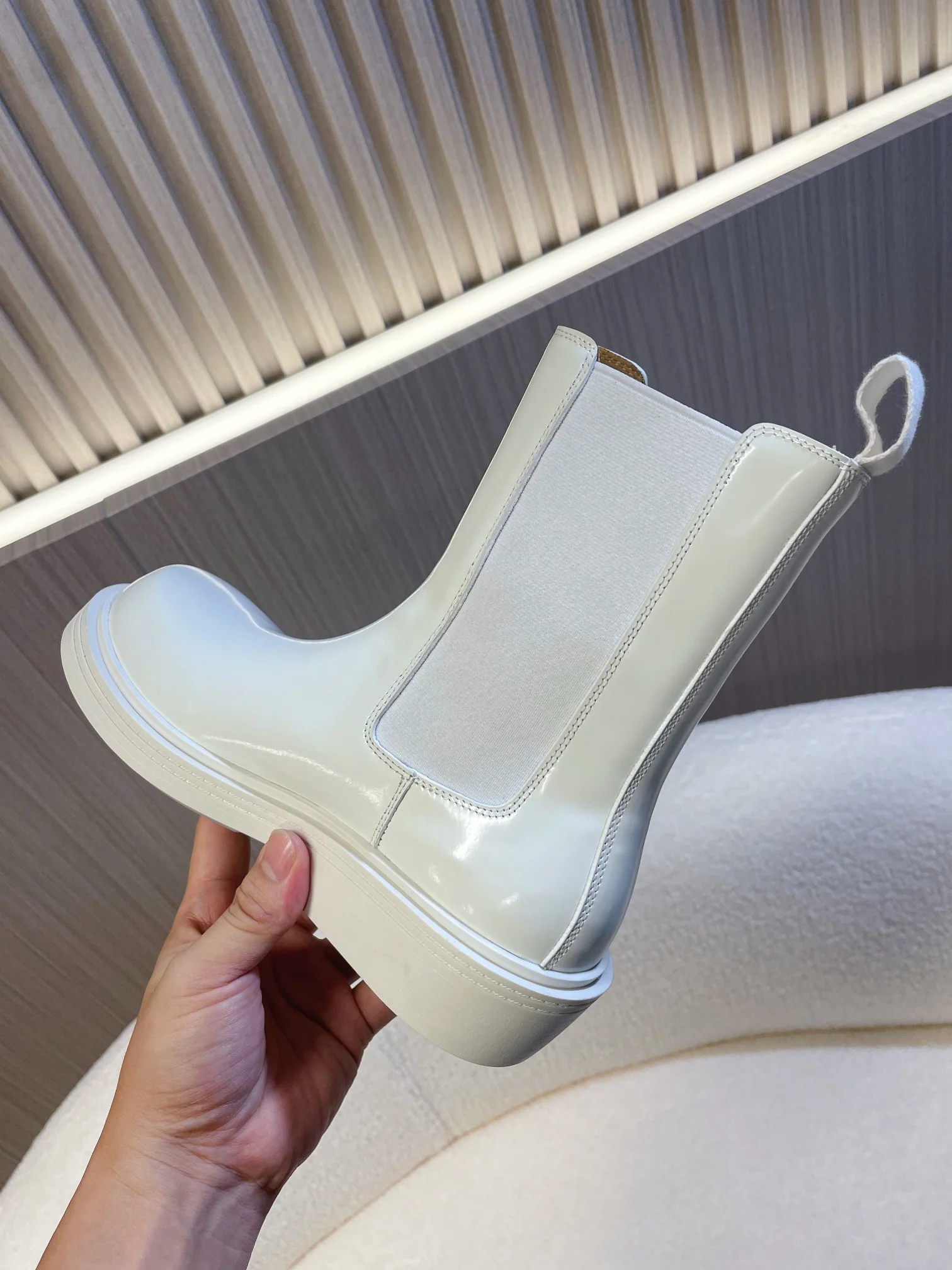 Новинка сезона осень/зима 2023 от BV - Ботинки ?Челси? для пожарных - Ботинки с большим пальцем - Белые